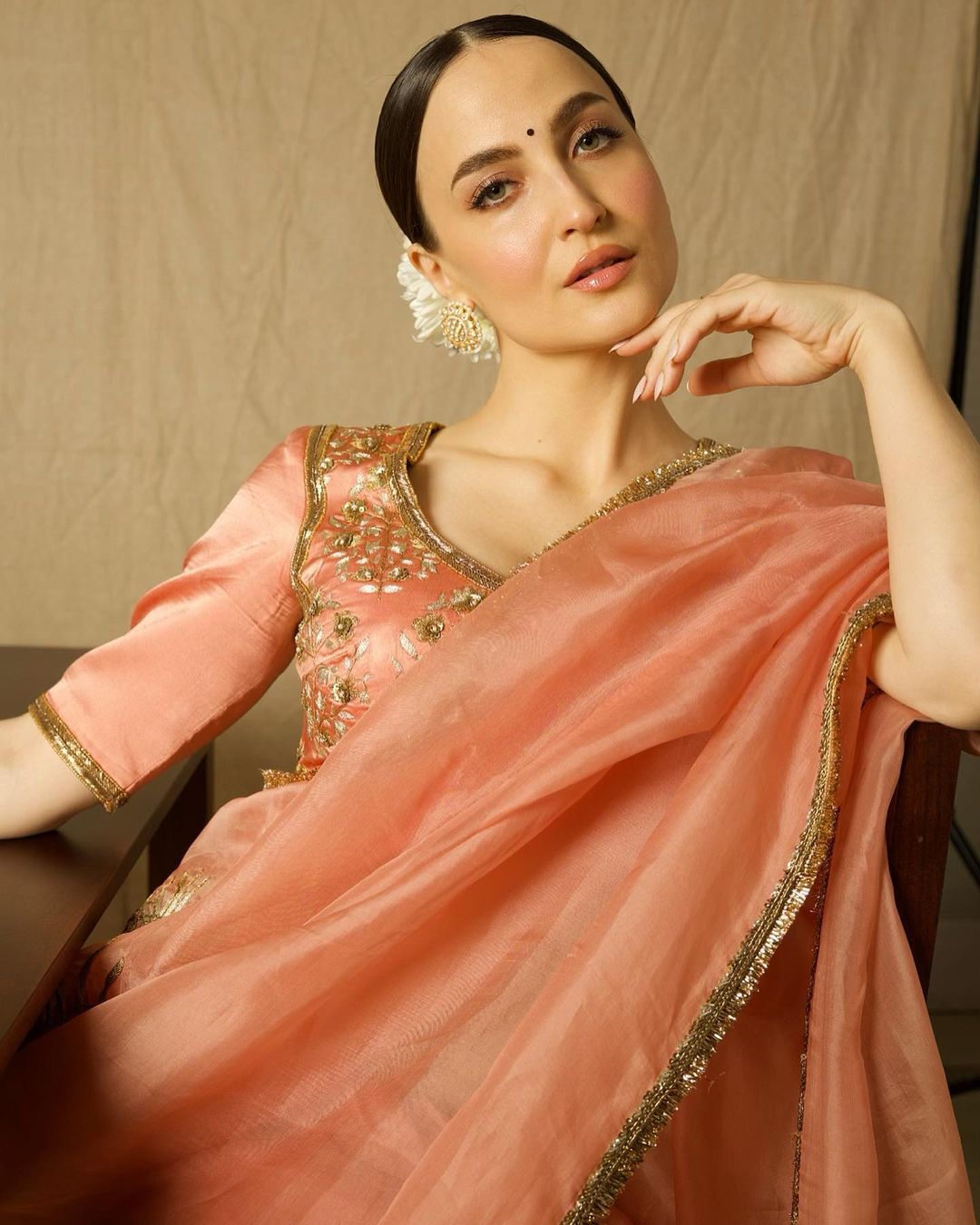 Bollywood Actress Elli AvrRam Stills in Pink Saree